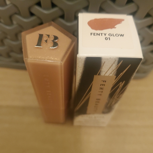 Fenty Beauty Gloss Bomb Stix High-Shine Gloss Stick  FENTY GLOW - ROSE TAN. BNIB - Picture 5 of 6
